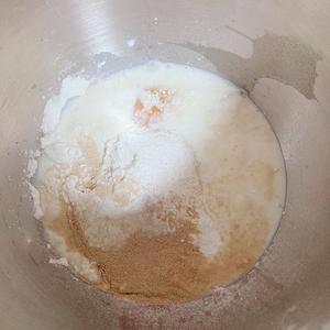 Combine all the dough ingredients in the mixer except for the butter. Different brands of flour can absorb water differently, so reserve 10-20 grams of milk at the beginning. If the dough is still too stiff after adding all the milk, adjust the water accordingly.