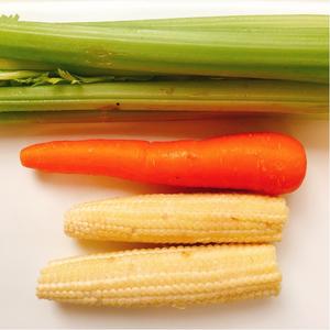 Celery, baby corn (I've heard it has only a third of the calories of mature corn), carrot, and shrimp (blanched and ready for use).