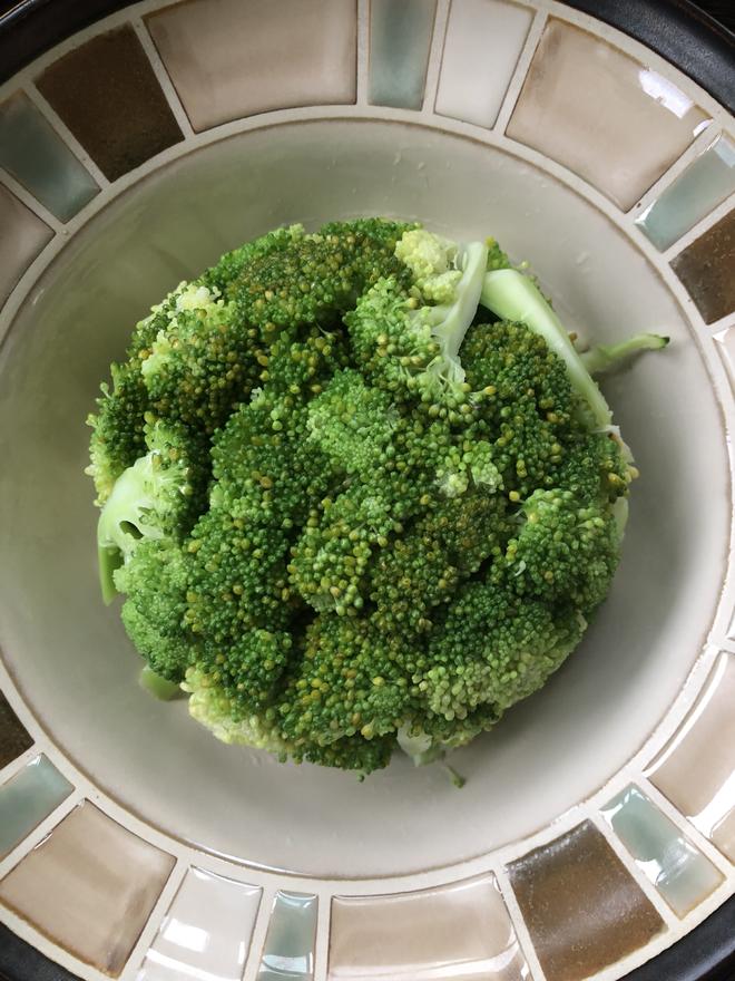 Elegant Broccoli Flower Presentation for Impressing Guests