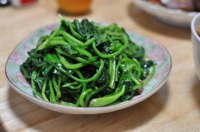 Quick and Easy Sautéed Spinach Recipe