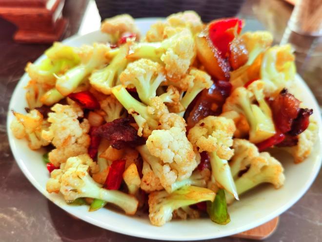 Delicious Stir-Fried Cauliflower with Preserved Meat Recipe