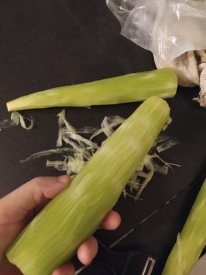 Remove the leaves from the lettuce and scrape off the outer skin. Rinse thoroughly.